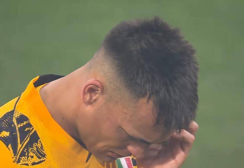 两球领先被逆转！国米队长扔袖标自责，家庭变故下他能否再站起来？